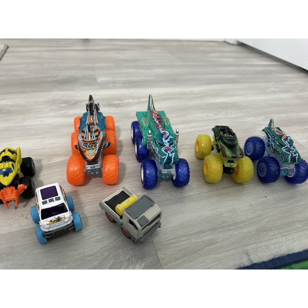 Hot Wheels Monster Trucks Lot Dragon Themed Vehicles‎ Toy Cars Kids Play